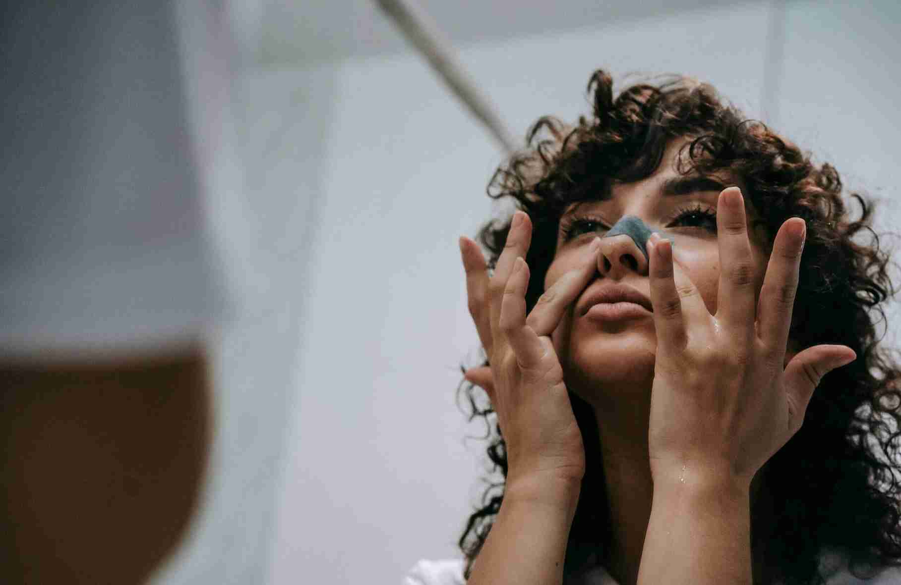 Komedo Terbuka vs Komedo Tertutup, Acne Pore Pack - Foto by Pexels (Sam Lion)