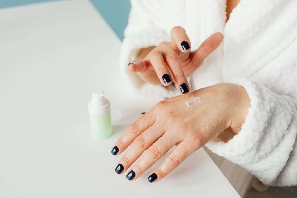 Perbedaan Body Serum dan Body Lotion - Foto by Pexels Perbedaan Body Serum dan Body Lotion - Foto by Pexels