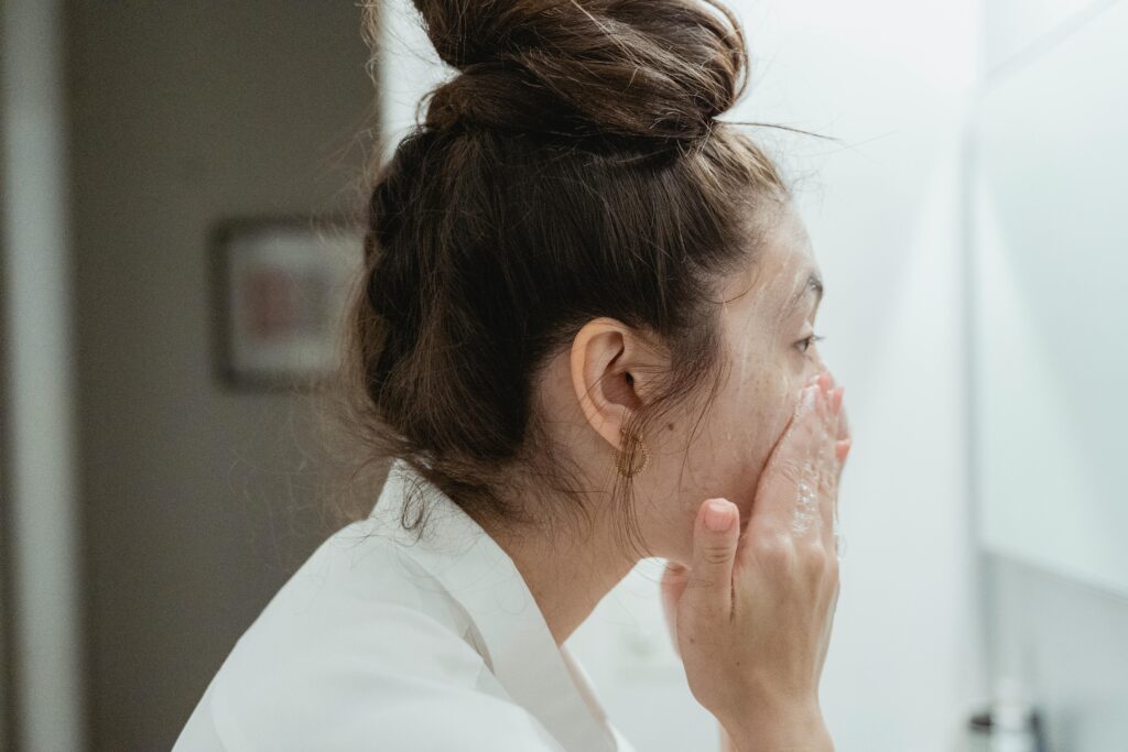 Facial Wash Untuk Wajah Kusam - Foto by Miriam Alonso via Pexels Facial Wash Untuk Wajah Kusam - Foto by Miriam Alonso via Pexels